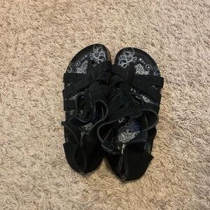 Muk Luks Black Sandals Flexible Design